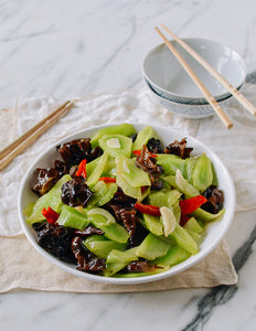 Stir-fried Celtuce with Wood Ear Mushrooms